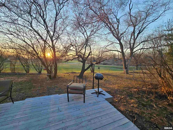 $269,900 | 1623 Village Green Road, Petersburg, IL 62675