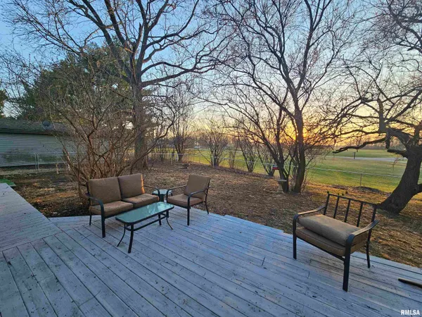 $269,900 | 1623 Village Green Road, Petersburg, IL 62675