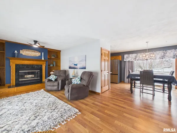 $289,900 | 1623 Village Green Road, Petersburg, IL 62675