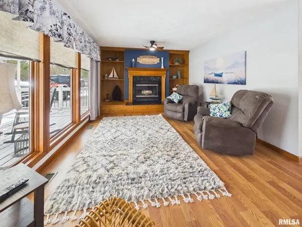 $269,900 | 1623 Village Green Road, Petersburg, IL 62675