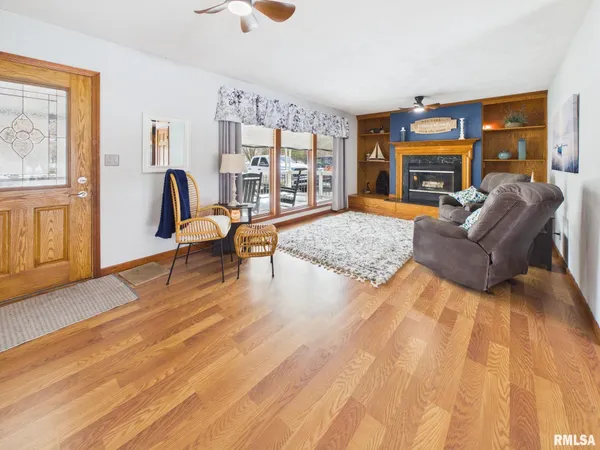 $289,900 | 1623 Village Green Road, Petersburg, IL 62675