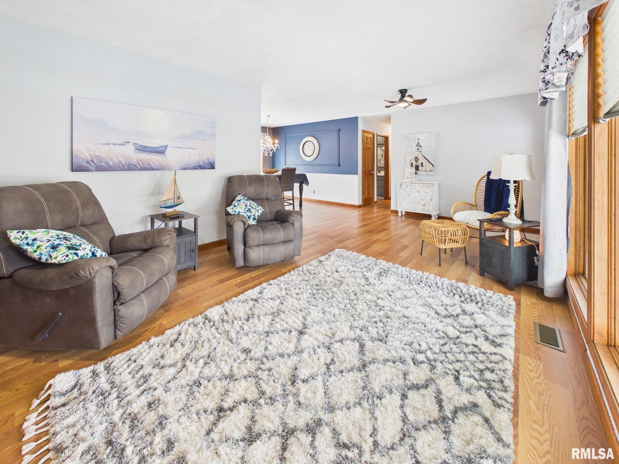 1623 Village Green Road Petersburg, IL 62675 - Photo 8 of 43