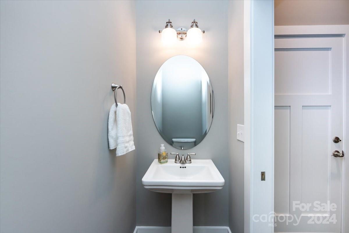5228 Valley Stream Road Charlotte, NC 28209 - Photo 12 of 48 Gallery Image 12