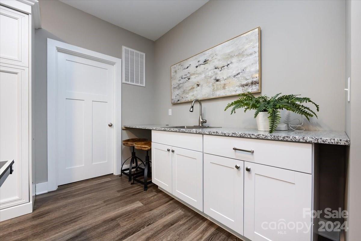 5228 Valley Stream Road Charlotte, NC 28209 - Photo 42 of 48 Gallery Image 42