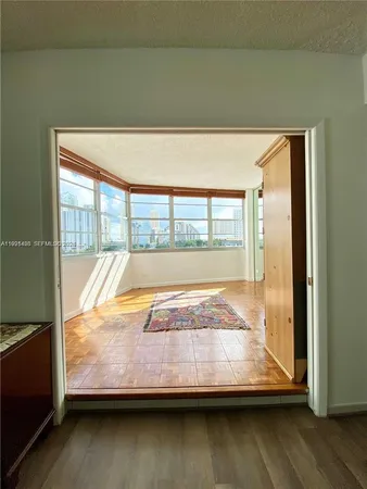 $3,300 | 905 Brickell Bay Drive, Unit 531, Miami, FL 33131