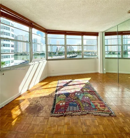 $3,300 | 905 Brickell Bay Drive, Unit 531, Miami, FL 33131