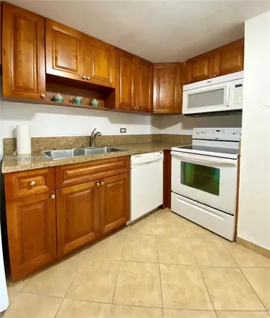 $3,300 | 905 Brickell Bay Drive, Unit 531, Miami, FL 33131