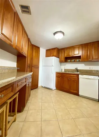 $3,300 | 905 Brickell Bay Drive, Unit 531, Miami, FL 33131
