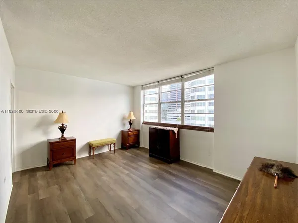 $3,300 | 905 Brickell Bay Drive, Unit 531, Miami, FL 33131