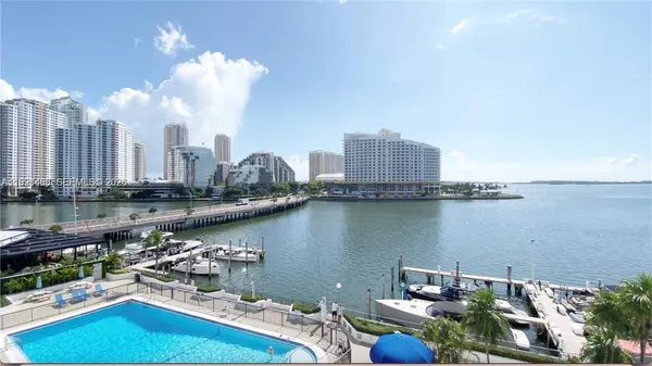 $3,300 | 905 Brickell Bay Drive, Unit 531, Miami, FL 33131
