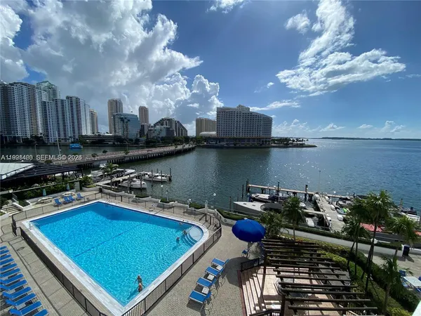 $3,300 | 905 Brickell Bay Drive, Unit 531, Miami, FL 33131