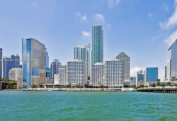 $3,300 | 905 Brickell Bay Drive, Unit 531, Miami, FL 33131