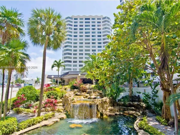 $3,300 | 905 Brickell Bay Drive, Unit 531, Miami, FL 33131
