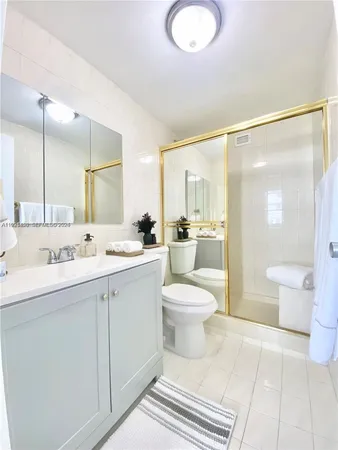 $3,300 | 905 Brickell Bay Drive, Unit 531, Miami, FL 33131