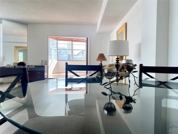 $3,300 | 905 Brickell Bay Drive, Unit 531, Miami, FL 33131