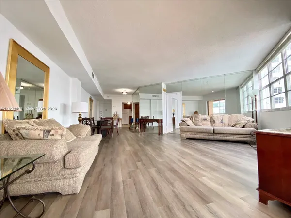 $3,300 | 905 Brickell Bay Drive, Unit 531, Miami, FL 33131