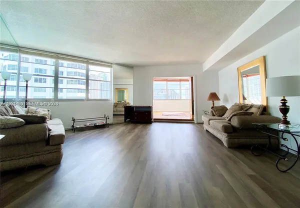 $3,300 | 905 Brickell Bay Drive, Unit 531, Miami, FL 33131