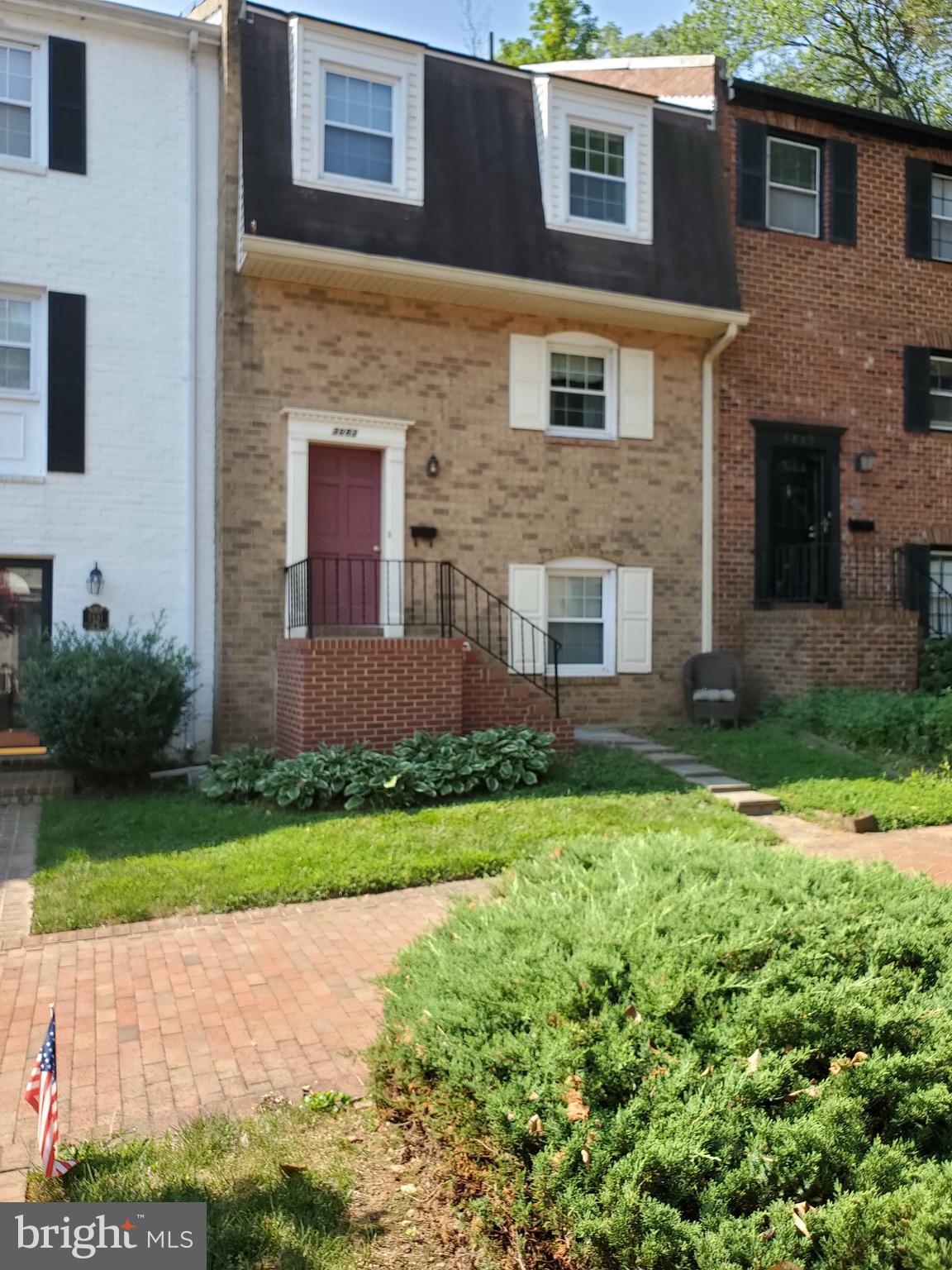 3883 Chain Bridge Road Fairfax, VA 22030 - Photo 2 of 4 Front of townhouse