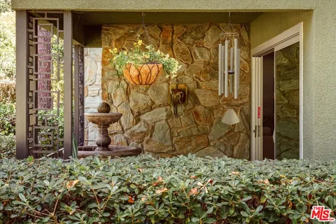 $1,275,000 | 1201 South Orange Grove Boulevard, Pasadena, CA 91105