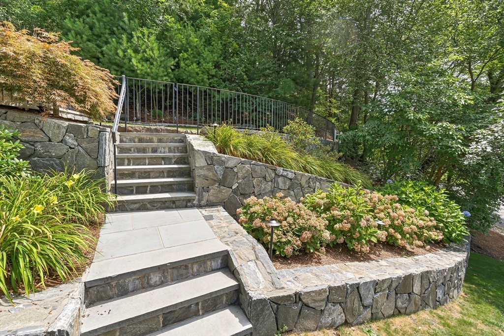 54 Squire Road Winchester, MA 01890 - Photo 4 of 41 Gallery Image 4