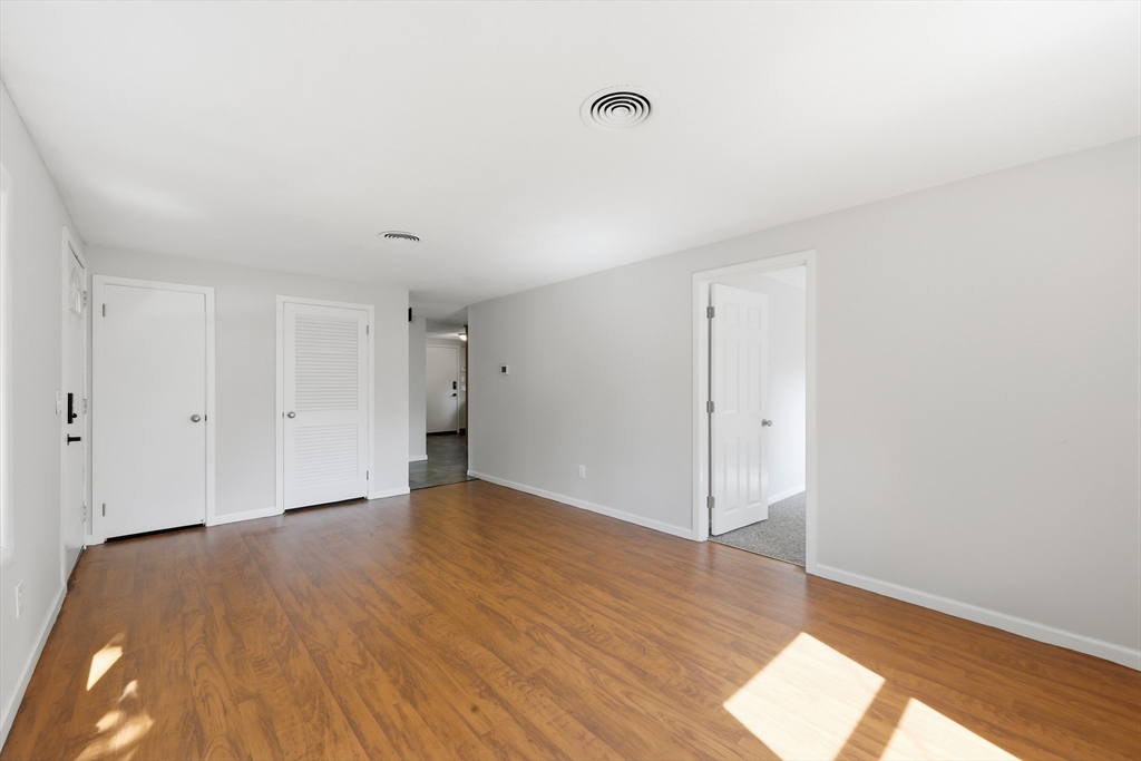 60 Keddy Street Springfield, MA 01109 - Photo 4 of 24