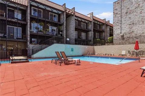 $198,000 | 5004 Grand Avenue, Unit E, Kansas City, MO 64112