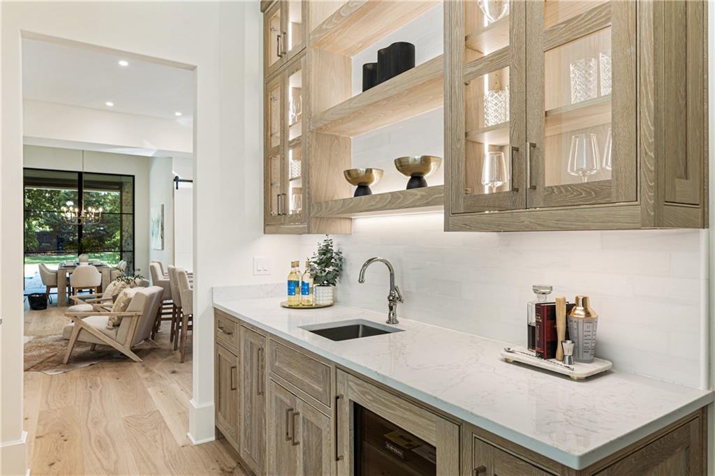141 N Trace Alpharetta, GA 30009 - Photo 15 of 92