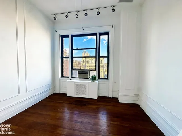 $359,000 | 140 West 69th Street, Unit 116C | Upper West Side