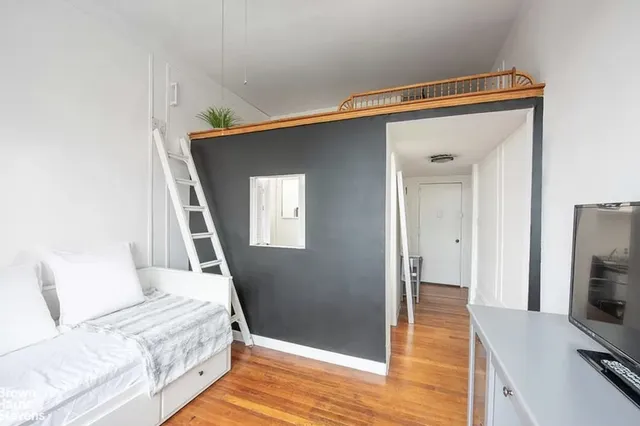 $359,000 | 140 West 69th Street, Unit 116C | Upper West Side