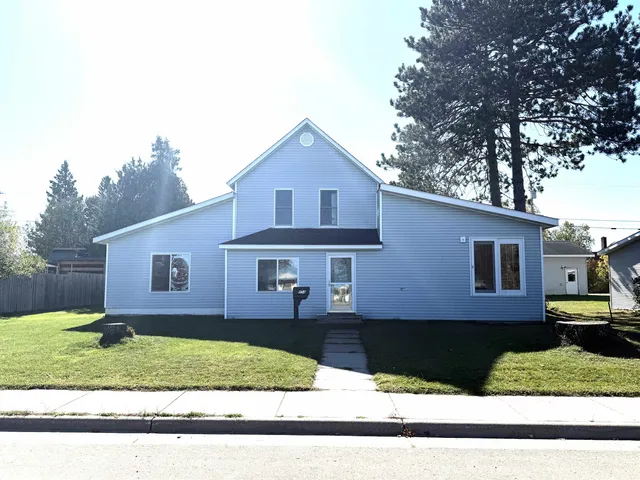 $189,000 | 954 East Camp Street, Ely, MN 55731