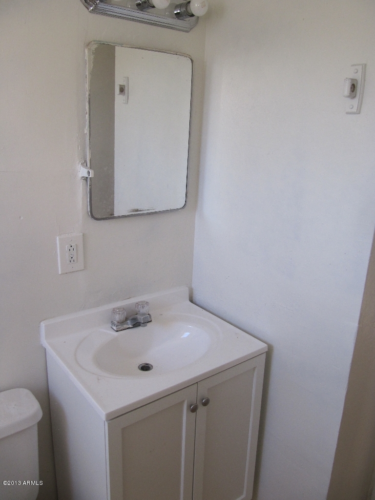 2938 West Coronado Road Phoenix, AZ 85009 - Photo 8 of 11 IMG_5652