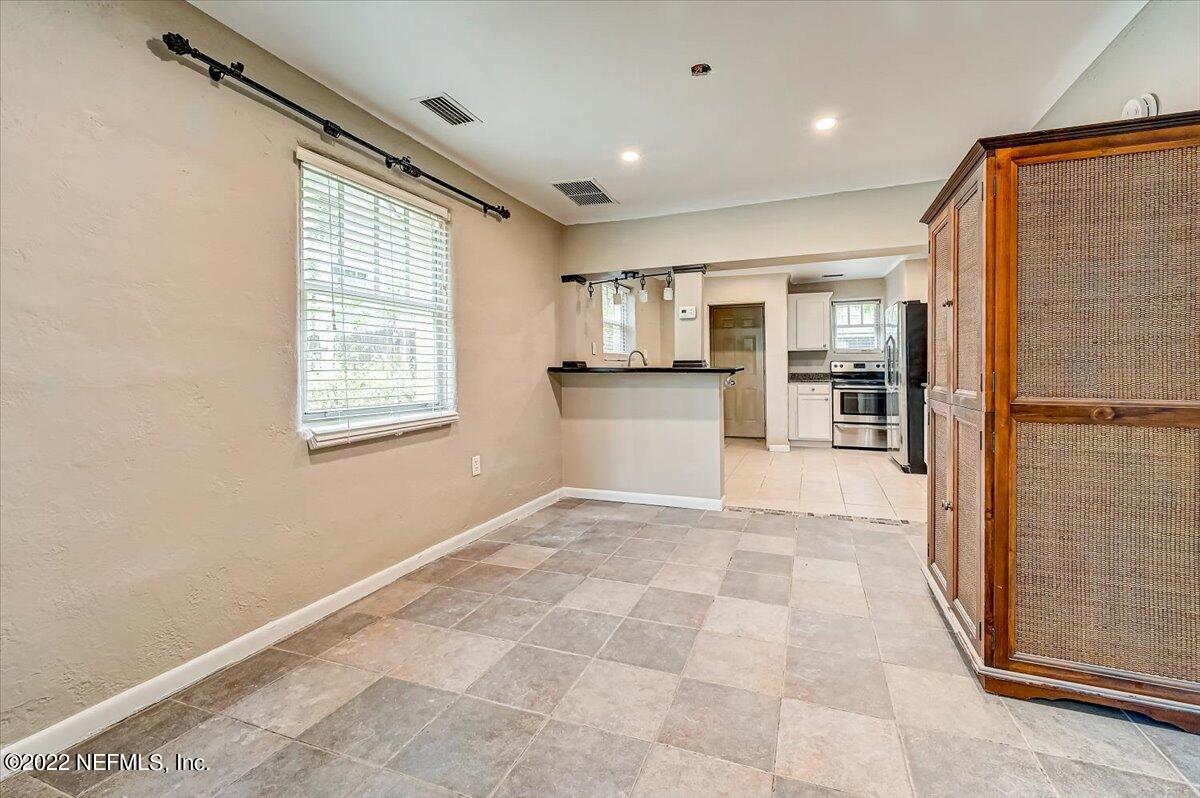 3884 Valencia Road Jacksonville, FL 32205 - Photo 6 of 40 09-Valencia Rd -009