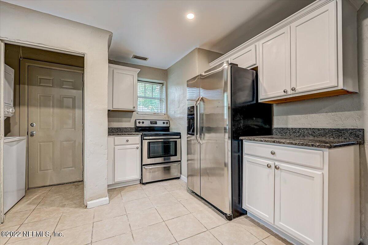 3884 Valencia Road Jacksonville, FL 32205 - Photo 9 of 40 12-Valencia Rd -012