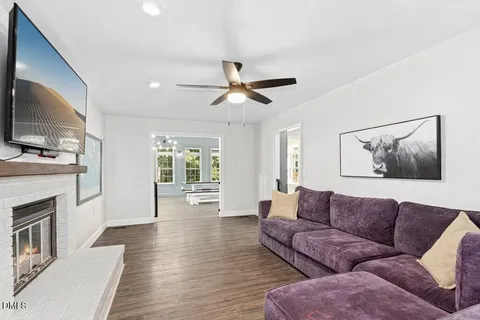 a picture of a wall with a white wall and a picture of a white wall