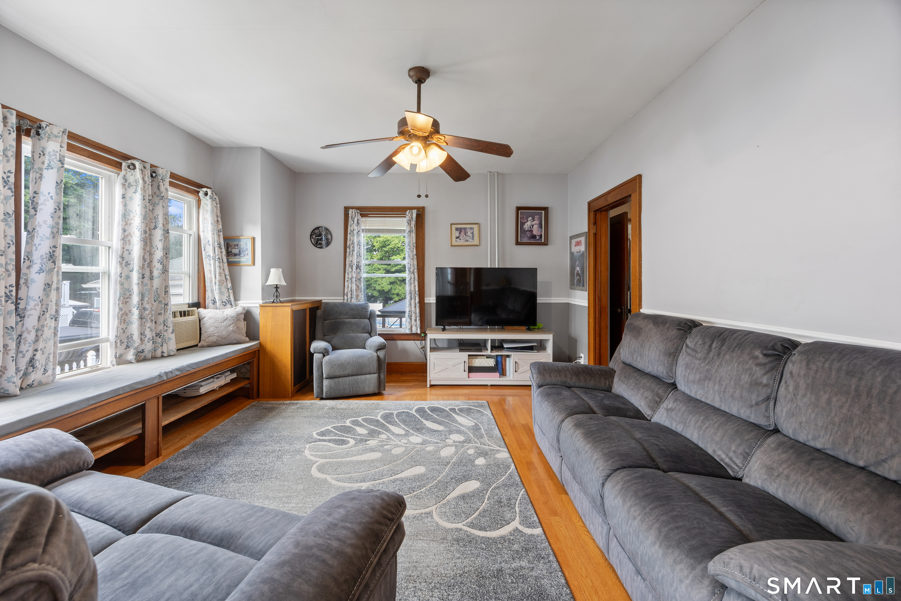 193 Ridge Road Middletown, CT 06457 - Photo 10 of 39 Living Room