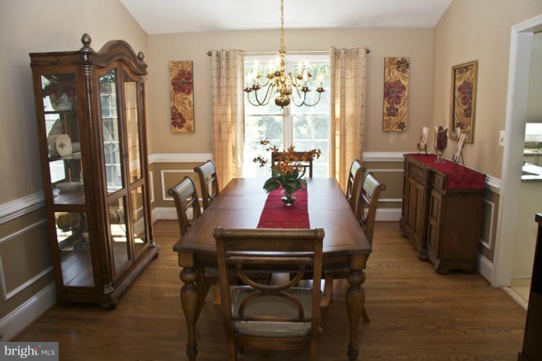 506 Roland Street Southwest Vienna, VA 22180 - Photo 3 of 14 Dining Room