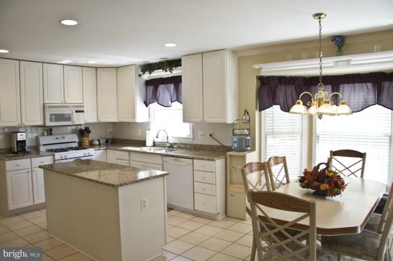 506 Roland Street Southwest Vienna, VA 22180 - Photo 4 of 14 Kitchen