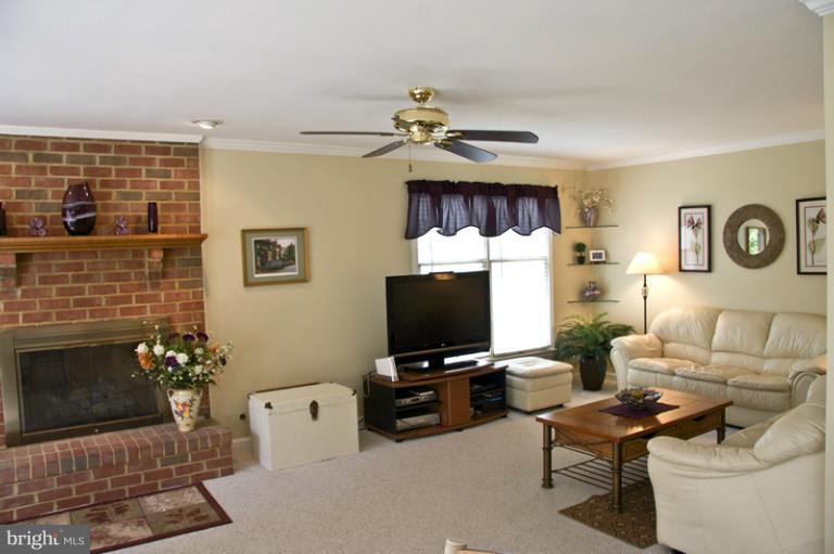 506 Roland Street Southwest Vienna, VA 22180 - Photo 6 of 14 Family Room