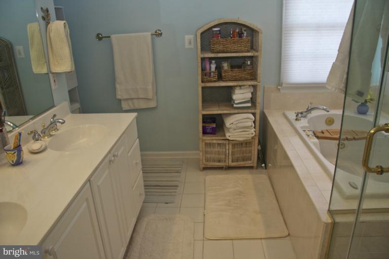 506 Roland Street Southwest Vienna, VA 22180 - Photo 8 of 14 Bath (Master)