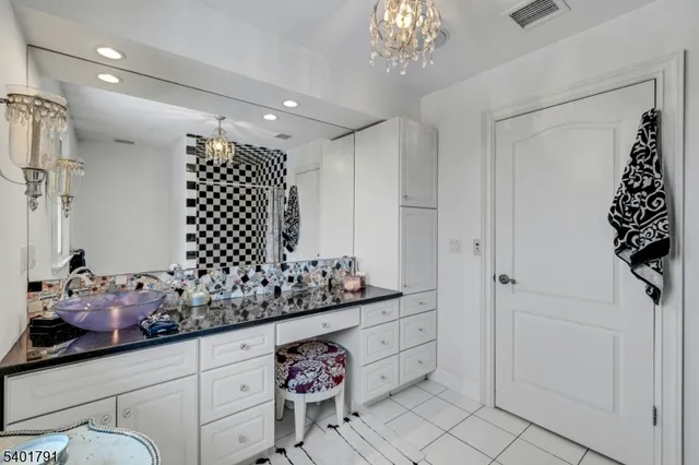 $2,200,000 | 5 Summit Terrace North, Kinnelon, NJ 07405