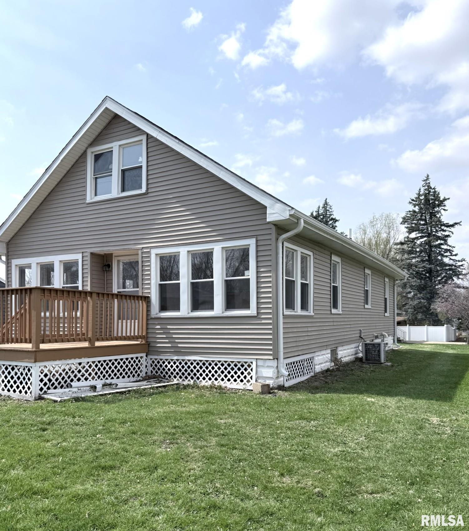 604 North Walnut Street Abingdon, IL 61410 - Photo 2 of 47