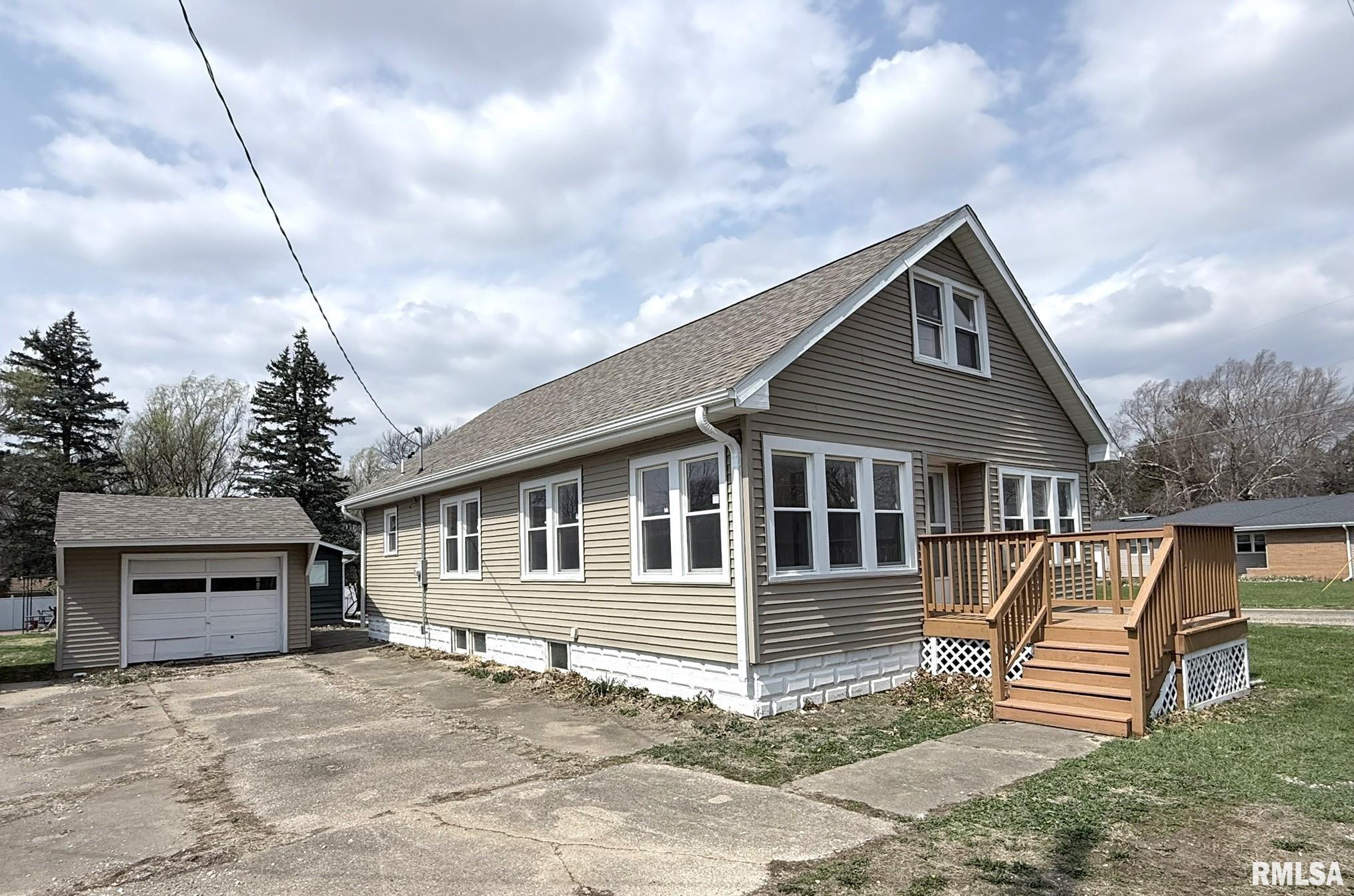 604 North Walnut Street Abingdon, IL 61410 - Photo 4 of 47