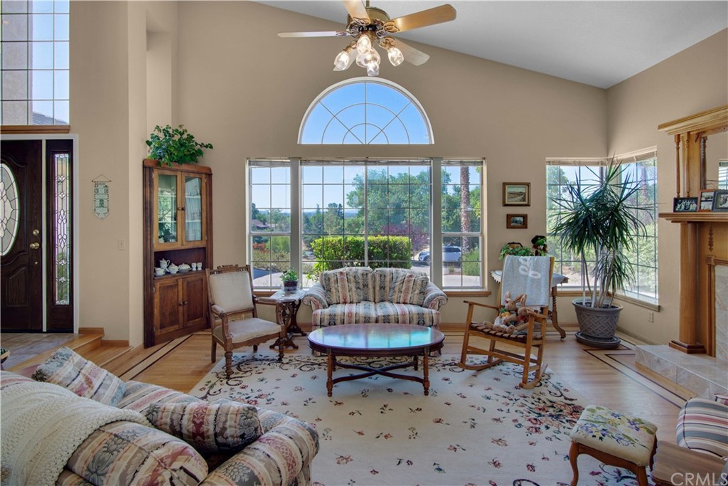 707 Pino Way Paso Robles, CA 93446 - Photo 9 of 41