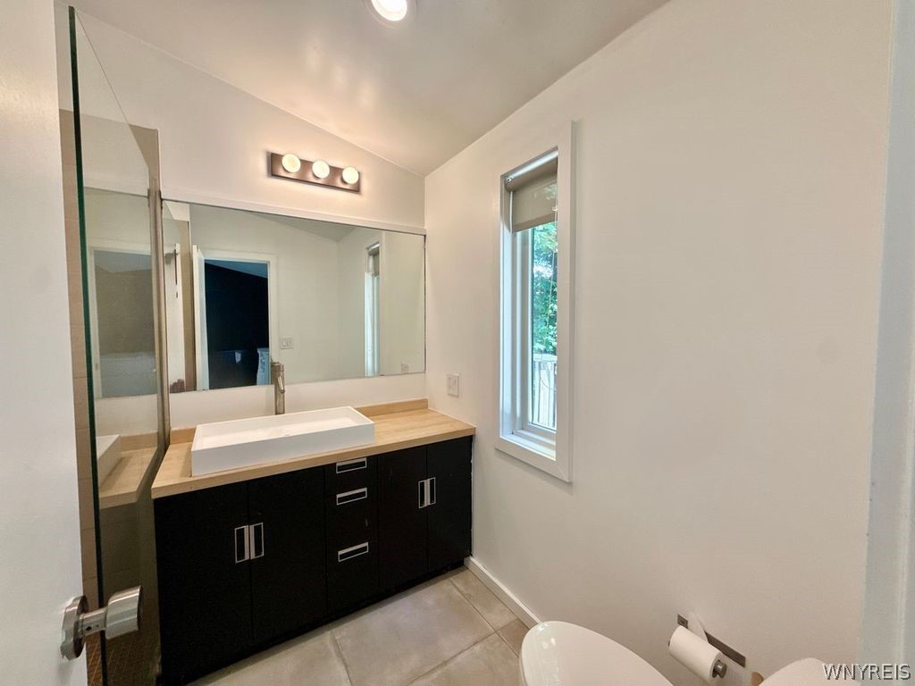 890 Klein Road Amherst, NY 14221 - Photo 31 of 48 Master Bath