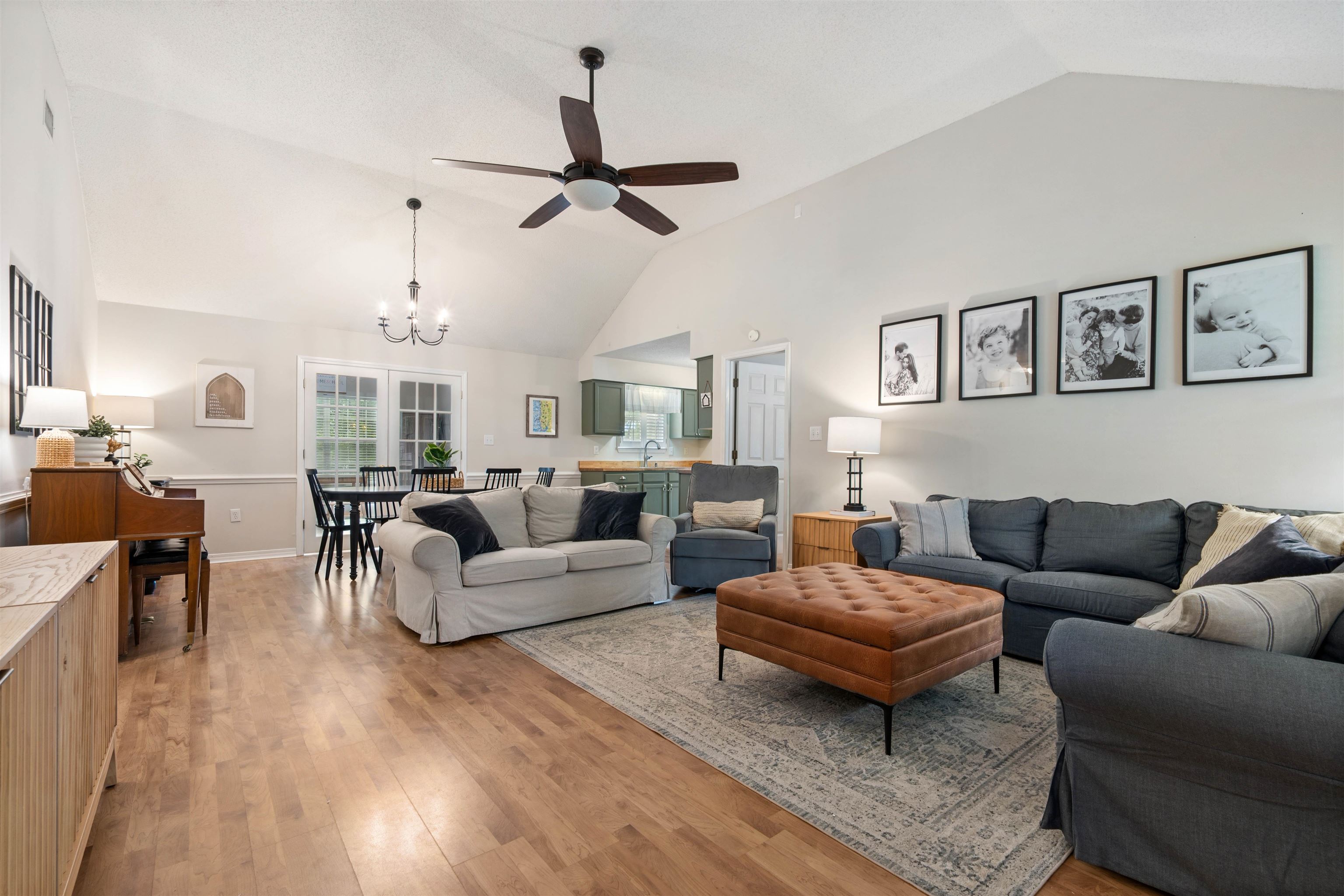 164 Robbins Boulevard Daphne, AL 36526 - Photo 6 of 28 LivingRoom