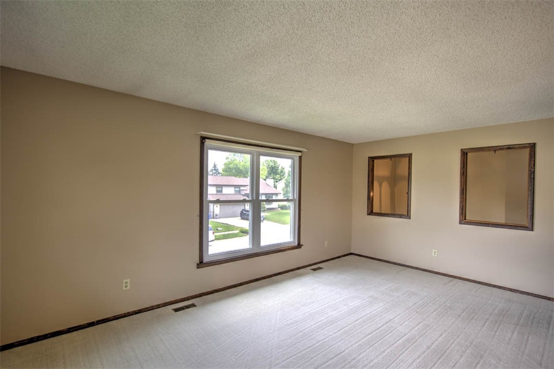 2705 Essex Place Decatur, IL 62521 - Photo 5 of 29 Gallery Image 5