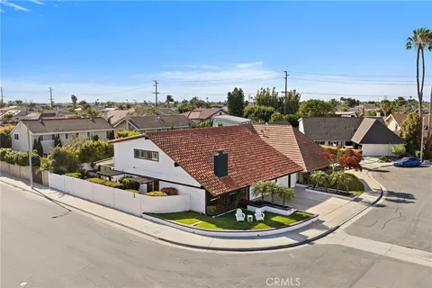 $2,549,000 | 22041 Jonesport Lane, Huntington Beach, CA 92646