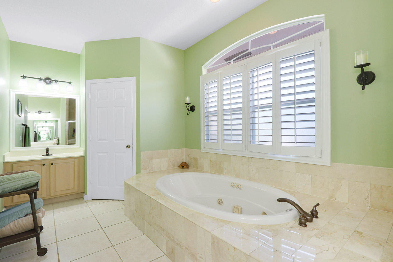 12596 170th Road North Jupiter, FL 33478 - Photo 8 of 15 12596 170th Rd N