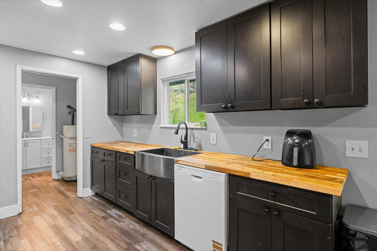 5942 Foothill Road Central Point, OR 97502 - Photo 16 of 37 14-CI_6588