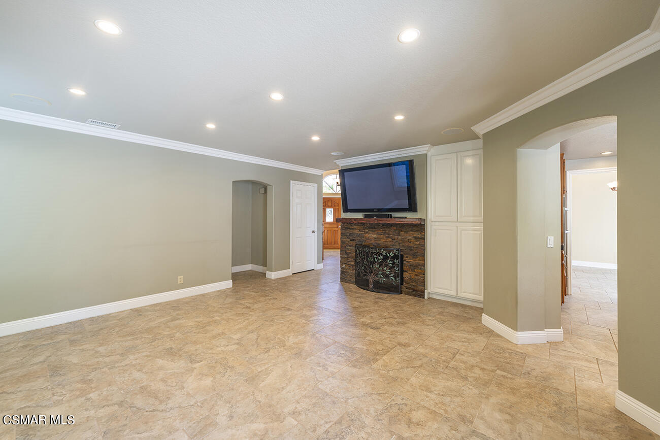 415 Fresh Meadows Road Simi Valley, CA 93065 - Photo 9 of 49 _A740114